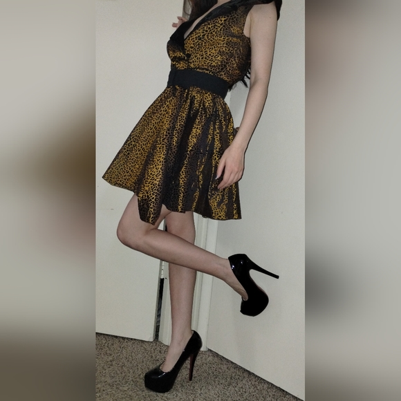 Karen Okada for David Howard Climax Velvet Leopard Print Dress - Picture 2 of 5